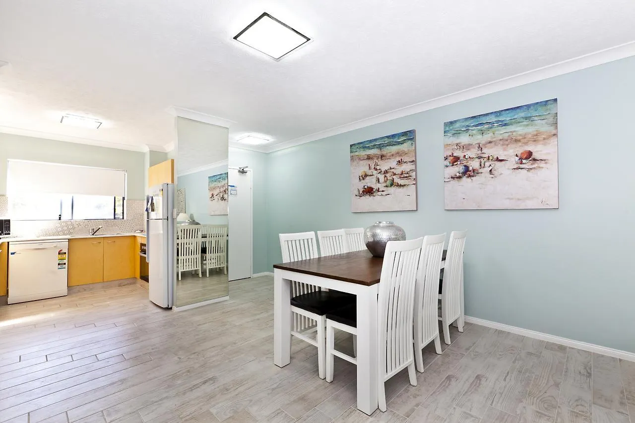 Bella Mare Coolangatta Beachside Apartments Gold Coast 4*,