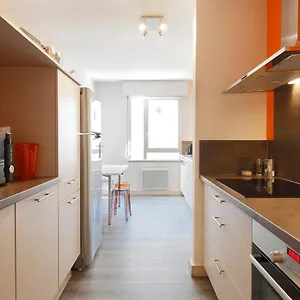 https://cosy-and-large-flat-in-the-hypercentre-of-avignon.fr-provencehotel.com