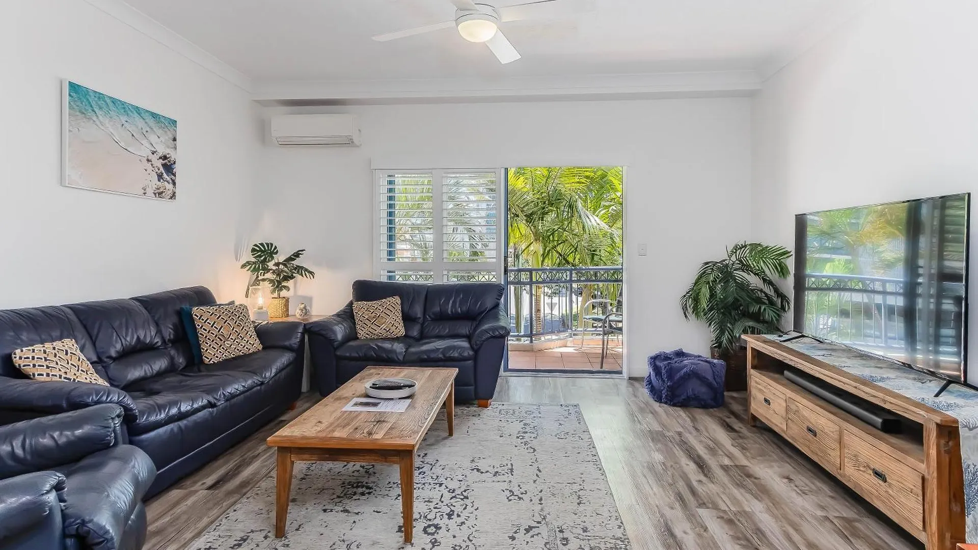 Bella Mare Coolangatta Beachside Apartments Gold Coast 4*,