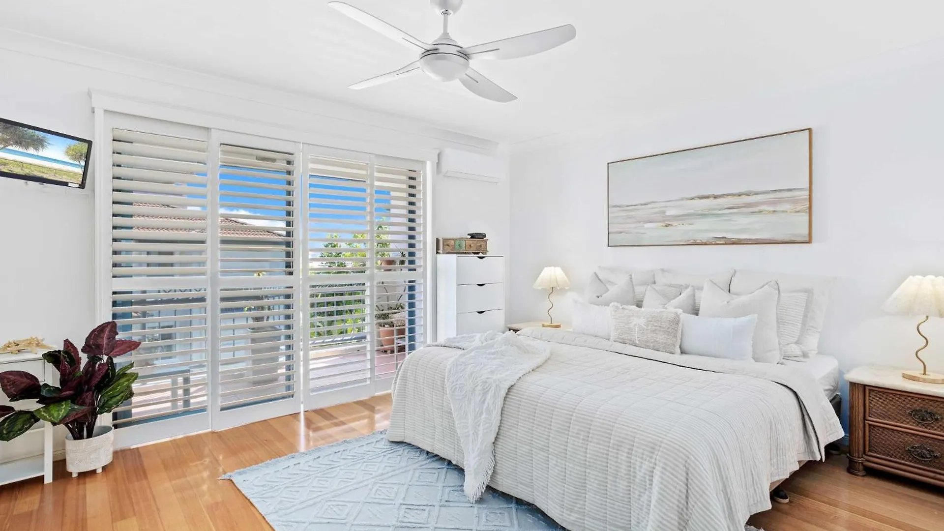 Bella Mare Coolangatta Beachside Apartments Gold Coast 4*,