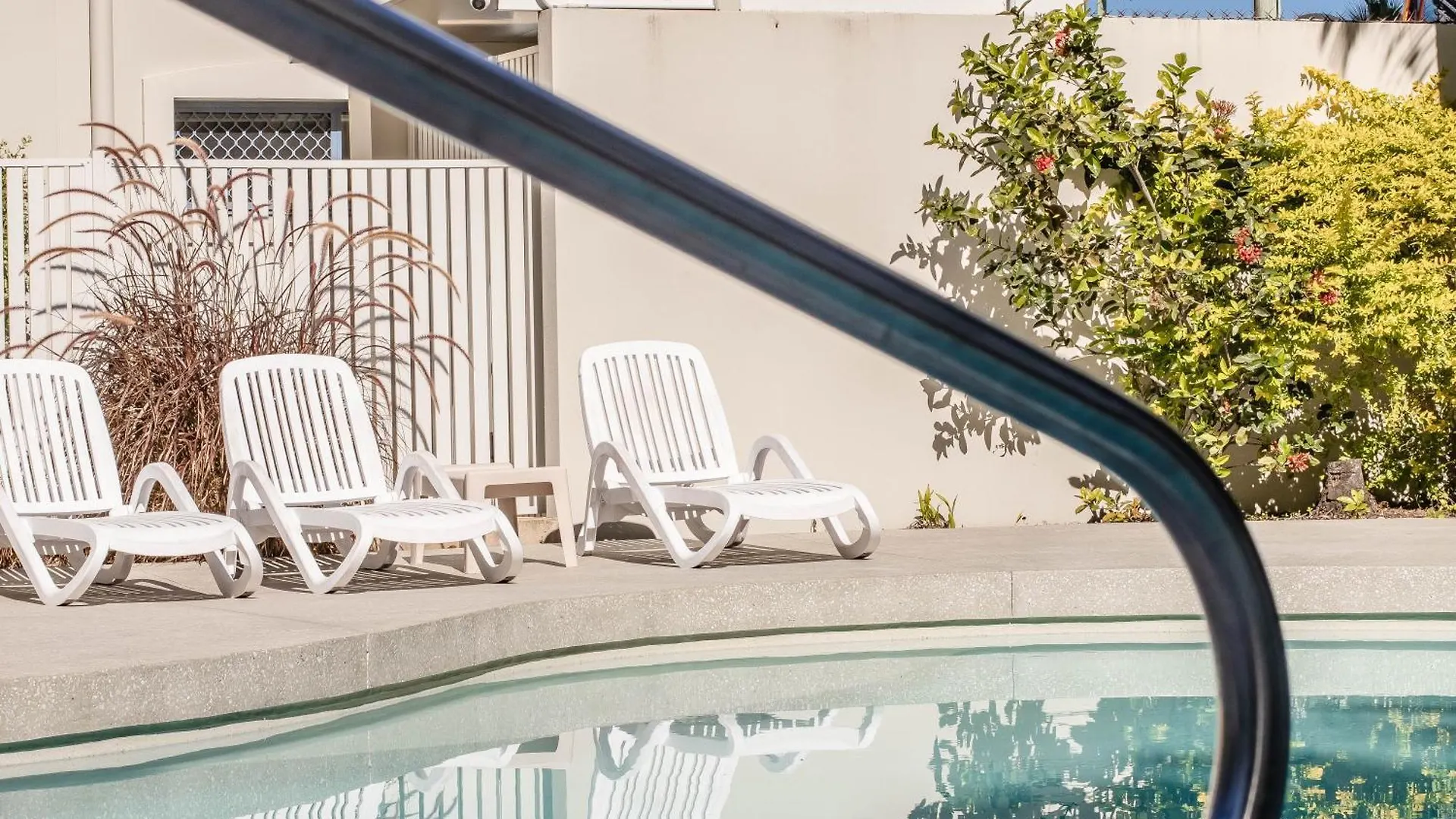 Bella Mare Coolangatta Beachside Apartments Gold Coast 4*,