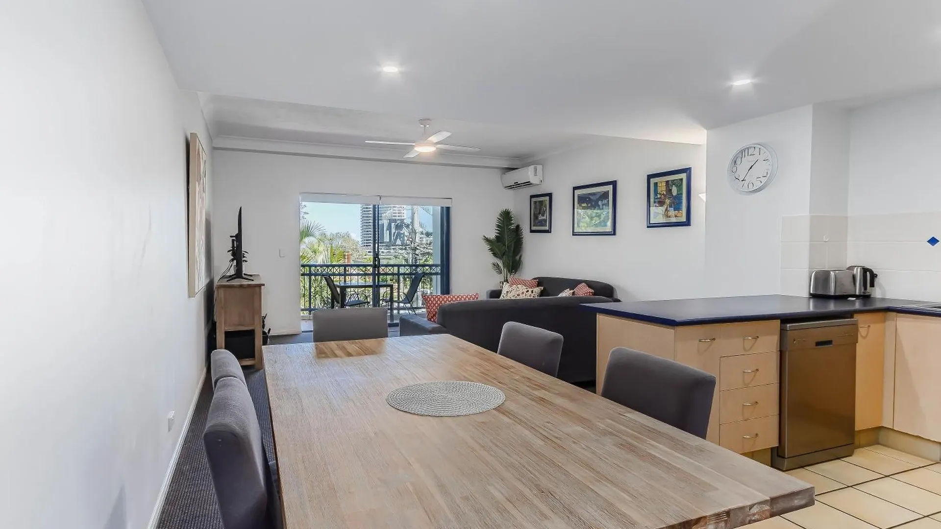 Bella Mare Coolangatta Beachside Apartments Gold Coast 4*,